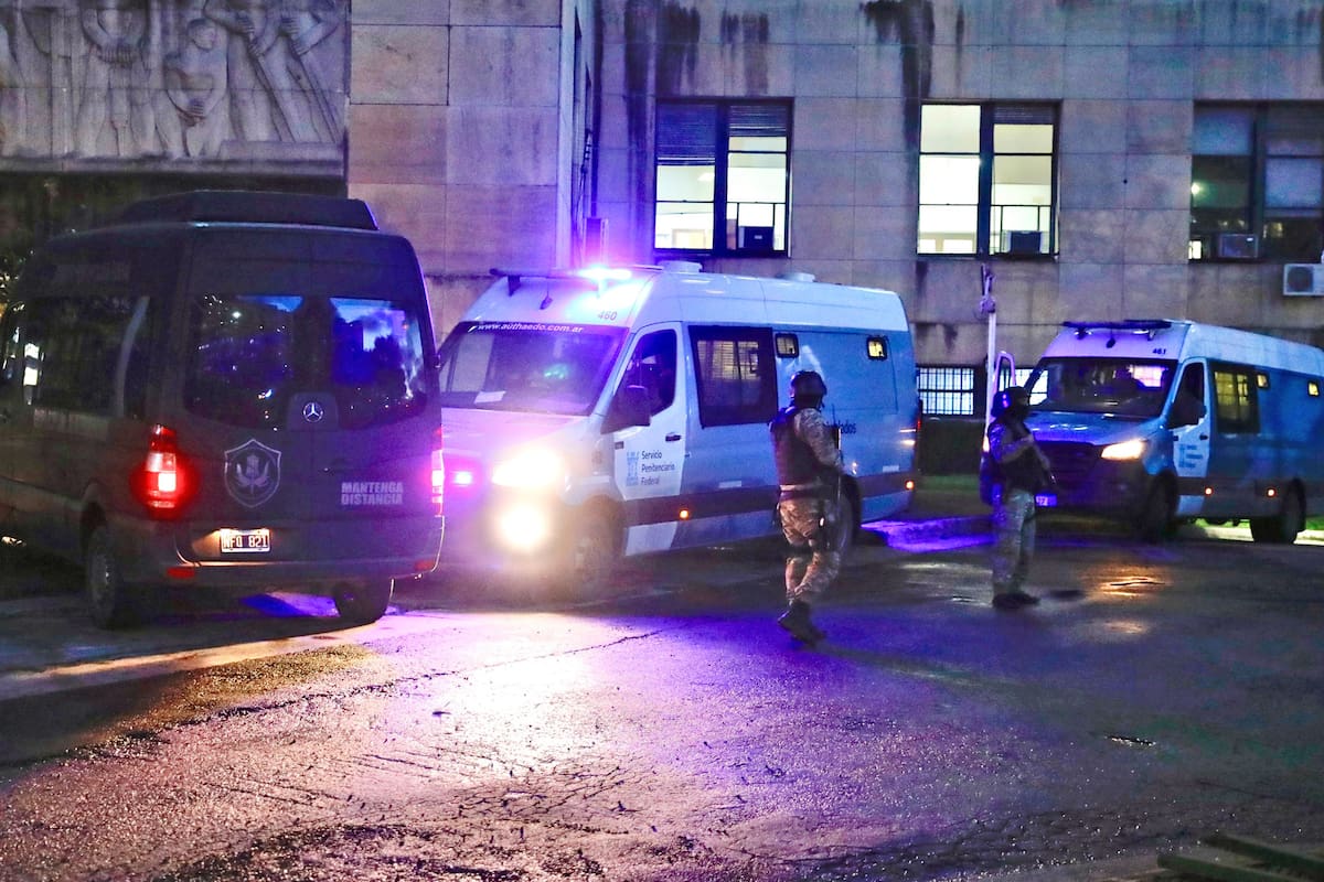 El traslado a Comodoro Py de los tres acusados de intentar matar a Cristina Kirchner