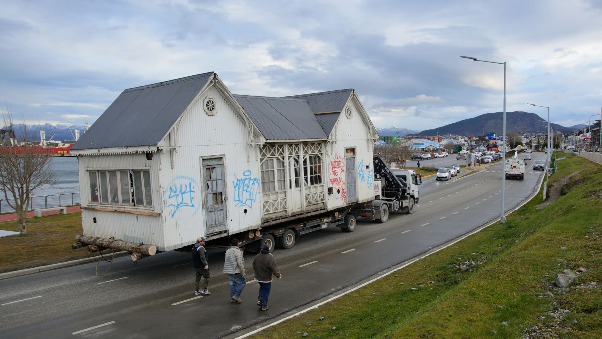 El traslado de la casa Leviñanco, en 2020. Ushuaia.