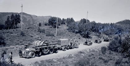 El traslado de la maquinaria para el cablecarril desde la estación de tren de Bariloche hasta el cerro