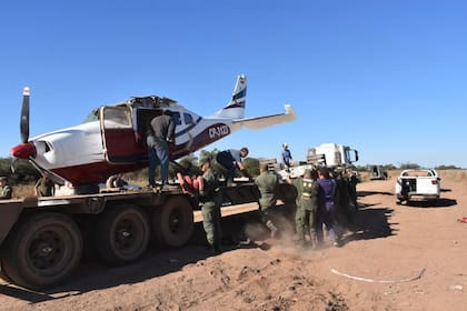 El traslado de la narcoavioneta estrellada en Chaco