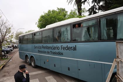 El traslado de los presos de la cárcel de Villa Devoto