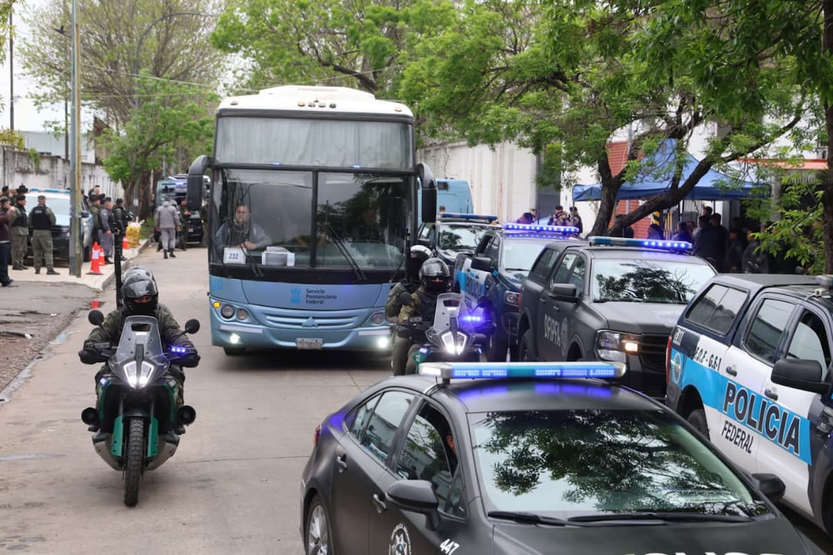 El traslado de los presos desde la cárcel de Devoto