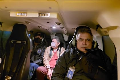 El traslado de Marco Antonio Estrada Gonzales, alias Marcos, desde su lugar de detención hacia el areopuerto de Ezeiza, desde donde sería deportado a Perú