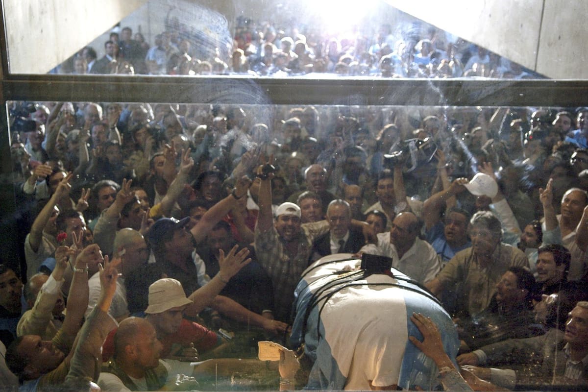 El traslado del cuerpo de Perón a la quinta de San Vicente, en 2006, que terminaría con enfrentamientos