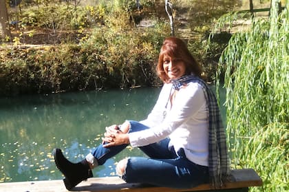 El trato hacia ella siempre había sido amable en todos los ámbitos, pero ahora que estaba sola, que era mujer soltera y extranjera...