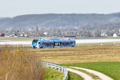El trayecto concluiría a las 5:23 de la tarde del 22 de marzo, marcando un tiempo total de 46 horas y 2803 kilómetros con una sola carga de tanque