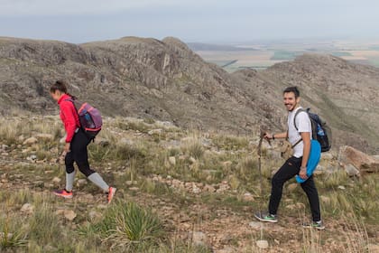El trekking al cerro Tres Picos es autoguiado con 900 metros de desnivel, por lo que el esfuerzo es alto y sostenido.
