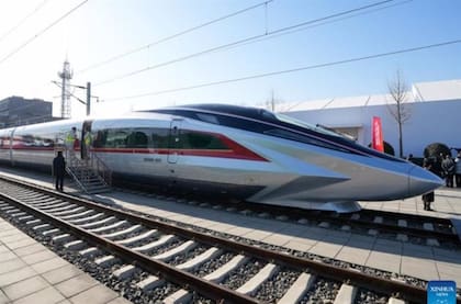 El tren bala chino que conecta a los usuarios con una de las pistas más importantes de esquí de Asia