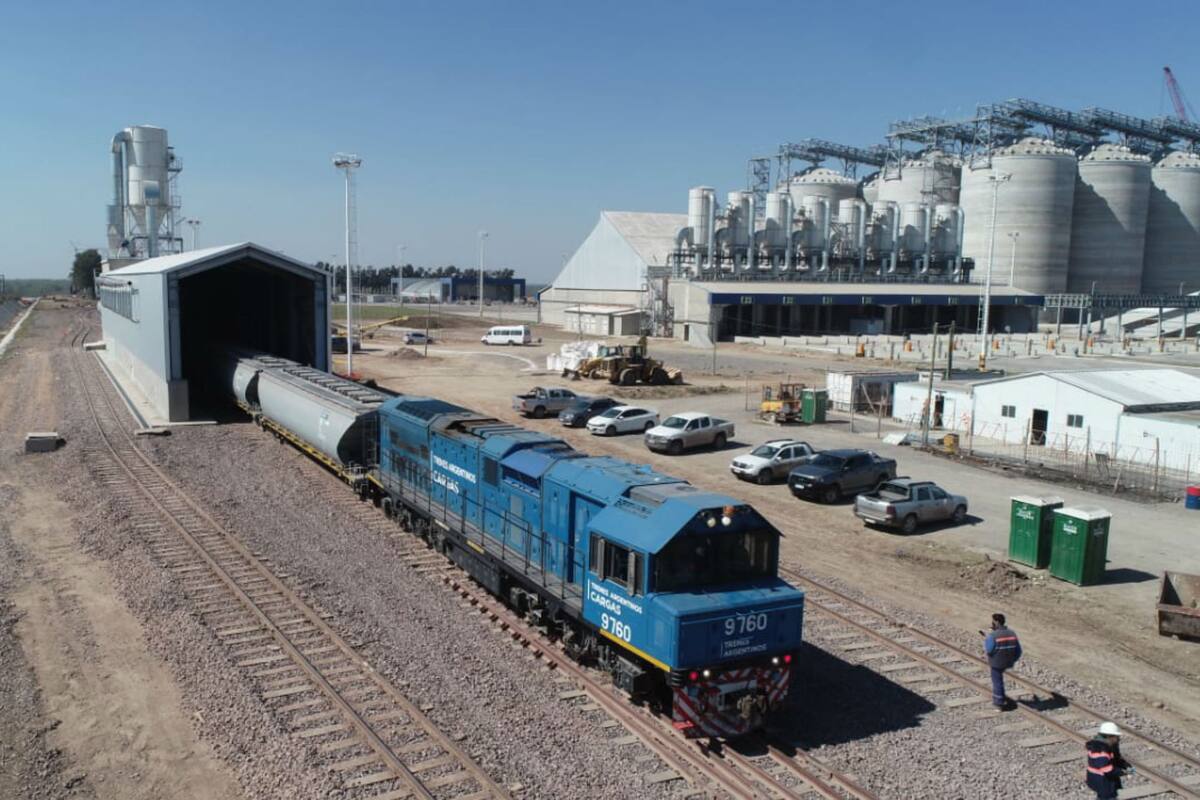 El tren ingresando a Timbues