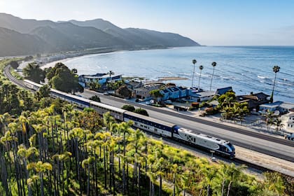 El tren Pacific Surfliner se prepara para un aumento en la demanda por el Mundial 2026 con descuentos en sus tarifas y mejoras en el servicio