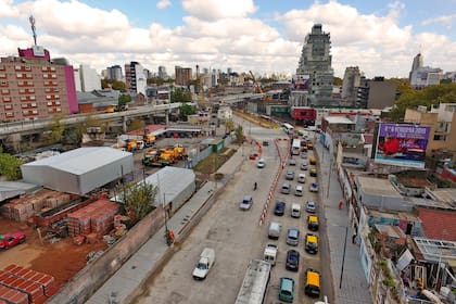 El tren por arriba, Juan B. Justo al nivel del suelo