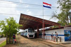 El tren Posadas-Encarnación en la cabecera paraguaya