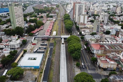 El tren Sarmiento no funciona, vista de los andenes de la estación Liniers