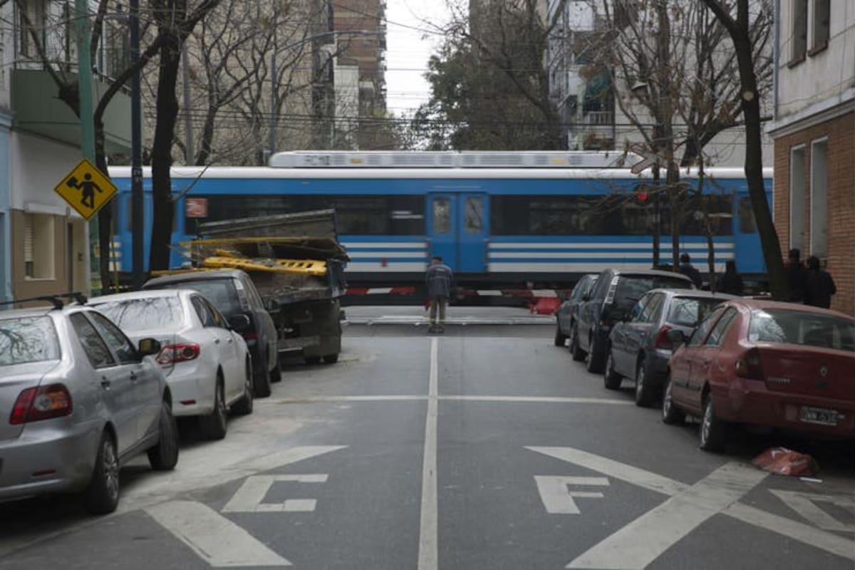 El tren Sarmiento pasaría del soterramiento al viaducto para eliminar todas las barreras