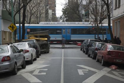 El tren Sarmiento pasaría del soterramiento al viaducto para eliminar todas las barreras