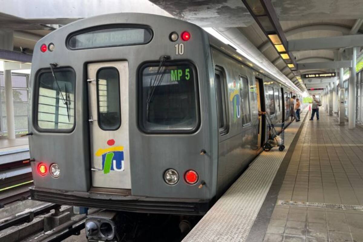 El Tren Urbano de Puerto Rico comenzó a construirse en 1996 y fue inaugurado en 2004