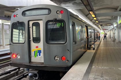 El Tren Urbano de Puerto Rico comenzó a construirse en 1996 y fue inaugurado en 2004