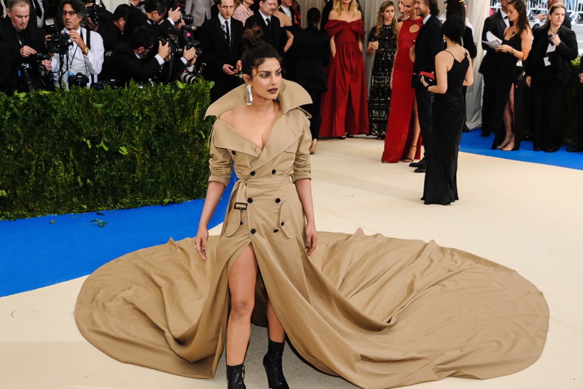 El trench-vestido de Priyanka Chopra que fue tendencia en la Met Gala en 2017