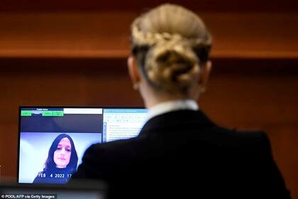 El tribunal escuchó a Erin Falati, también conocida como Erin Boerum, la ex enfermera de Amber Heard que compareció por declaración en video (Crédito: Daily Mail)