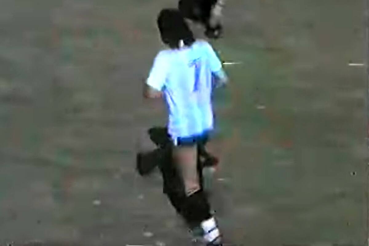 El Trinche Carlovich, en acción en un partido de 1988