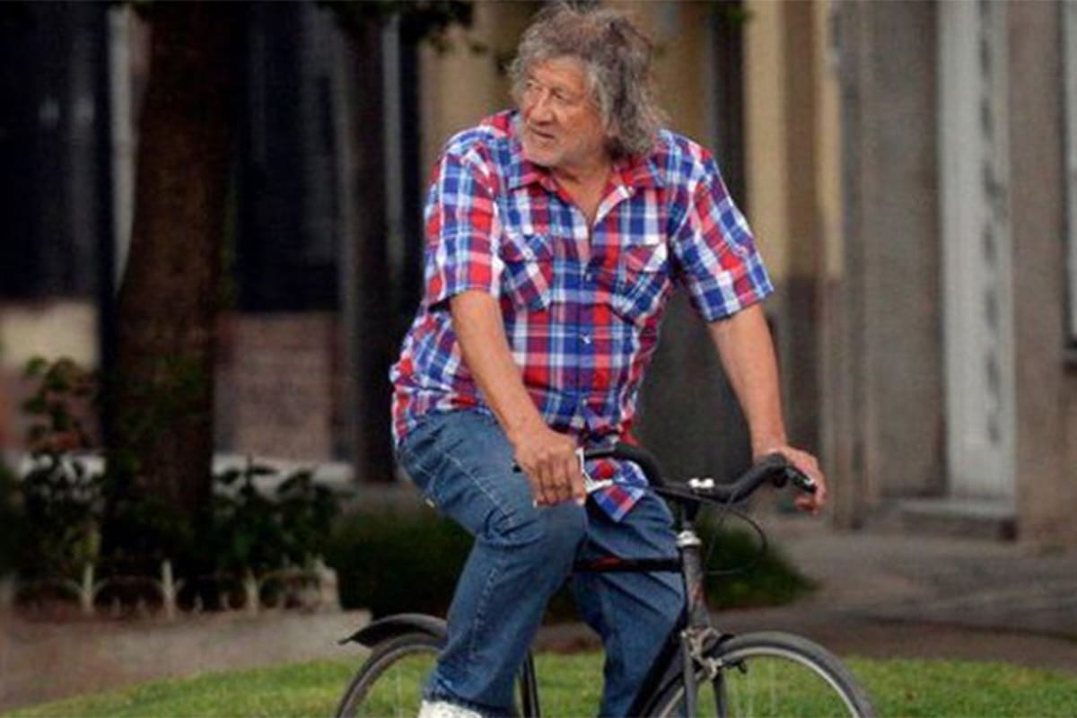 El Trinche Carlovich en su bicicleta