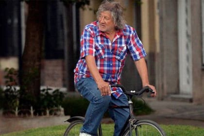 El Trinche Carlovich en su bicicleta
