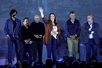 El triunfo de la oposición en las PASO adelantó un debate interno