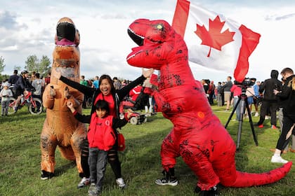 El triunfo de los Raptors estuvo representado en los muñecos durante los festejos en Toronto