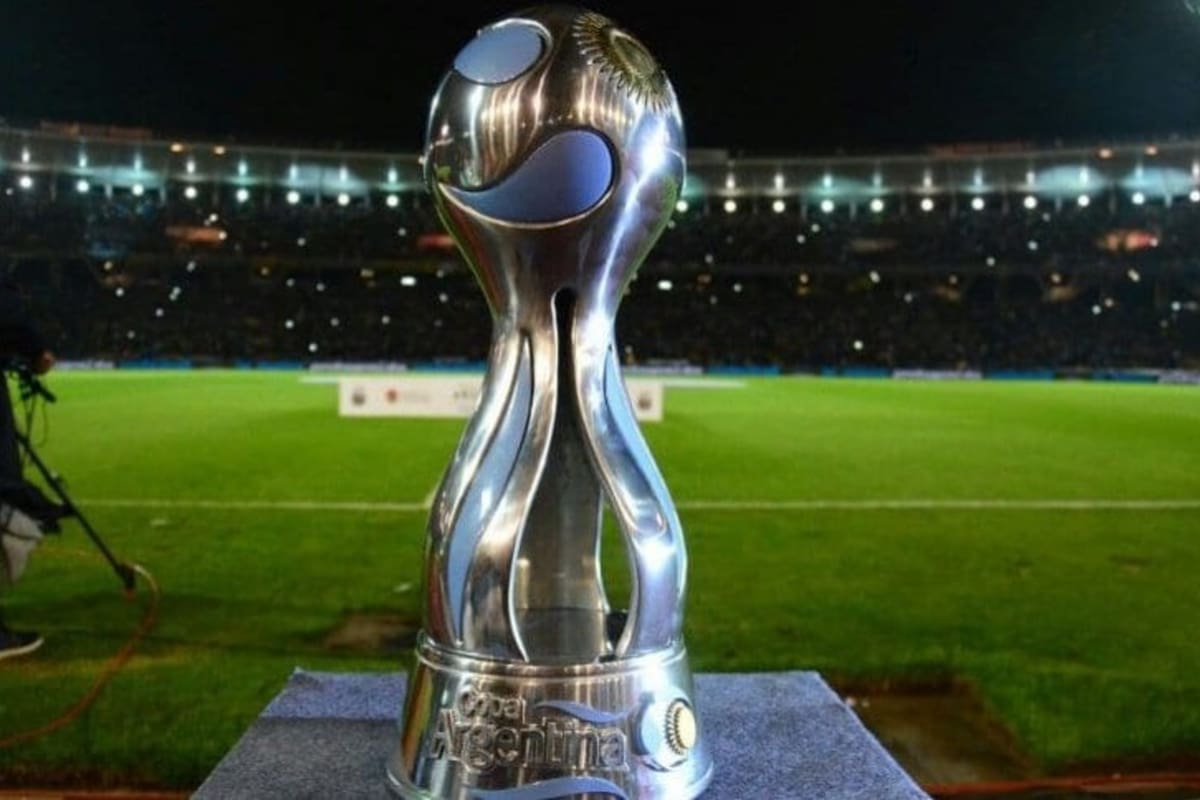 El trofeo de la Copa Argentina