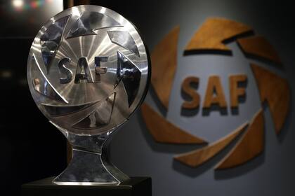 El trofeo de la Copa de la Superliga, que se entregará luego de la final única que se jugará el 31 de mayo de 2020.