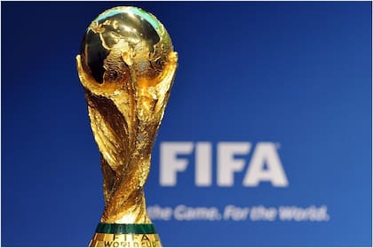 El trofeo de la Copa del Mundo, el más deseado, el que sueñan levantar todos los capitanes, entre ellos, Lionel Messi
