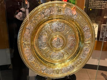 El trofeo del single femenino de Wimbledon, el famoso "Rosewater Dish" o "Venus Rosewater Dish"