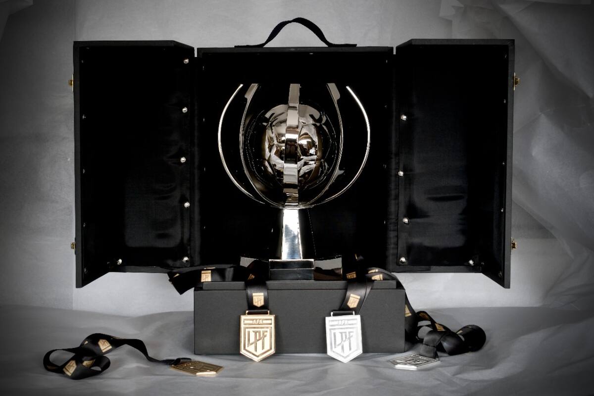 El trofeo que está en juego en la Supercopa Internacional adornará una vitrina en La Boca o en Avellaneda