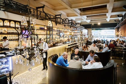 El Tropezón, fundado en 1896, volvió a abrir sus puertas en 2017 después de permanecer cerrado durante 34 años