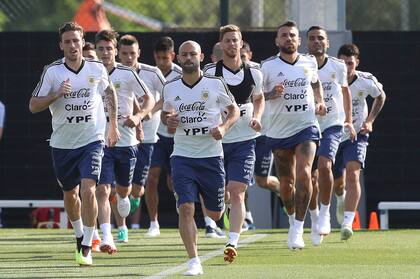 El trote en el segundo entrenamiento de la selección, en Barcelona