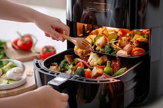 Diego Fernández, ingeniero químico: “Bicarbonato y agua caliente, las claves para limpiar la Airfryer; es lo más fácil”