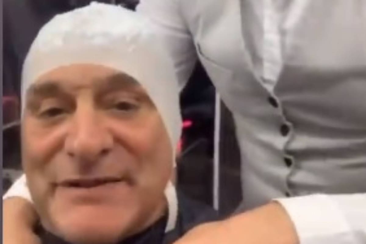 El Truco mostró el momento en el que empezaba a hacerse sus claritos en el pelo.