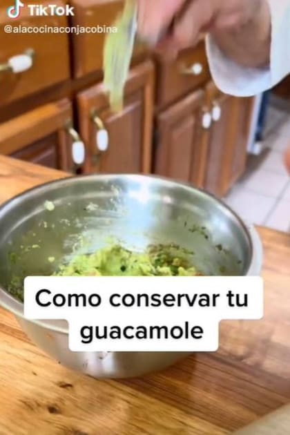 El truco para evitar que se oxide el guacamole alcanzó más de 235.000 reproducciones