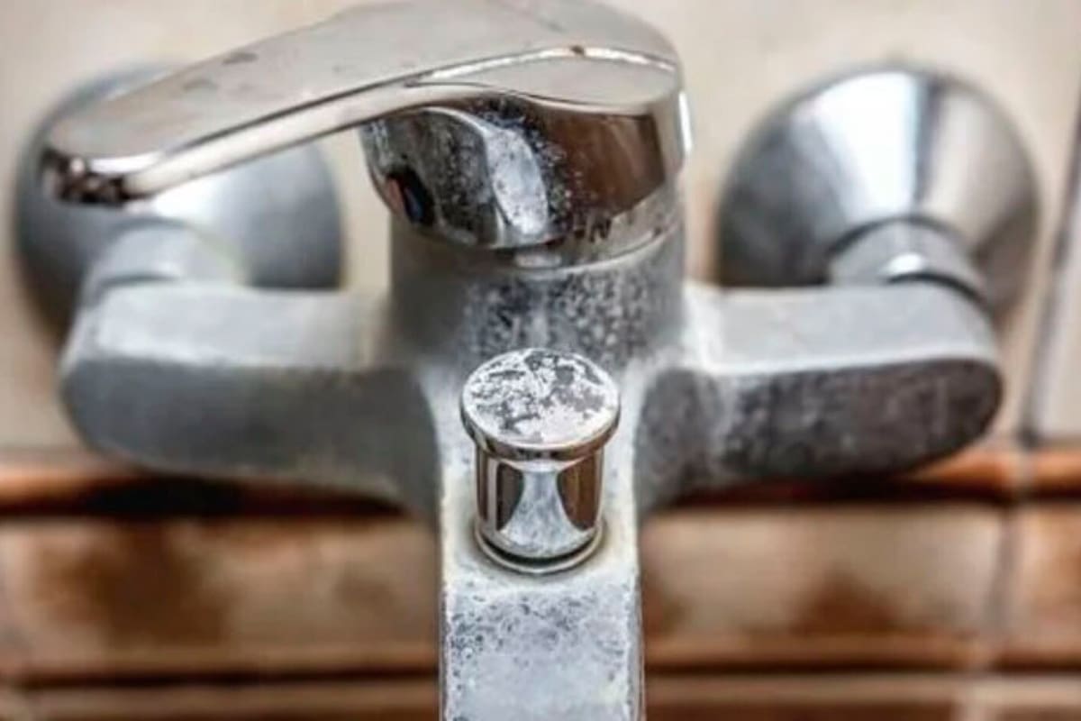 El truco para sacar el sarro de las canillas