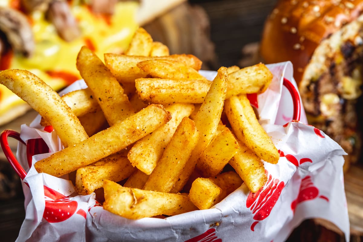 El truco que recomiendan los expertos para conseguir papas fritas bien crocantes