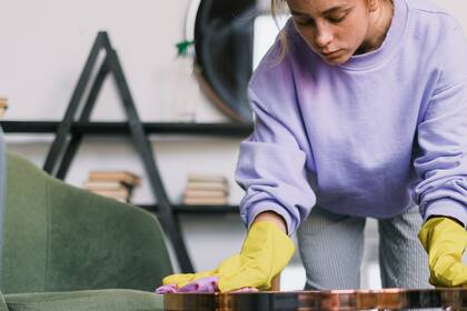 El truco te ayudará a terminar con el polvo de los muebles (Foto: PEXELS)