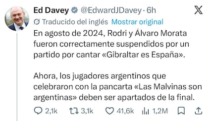 El tuit del dirigente político inglés que pide suspender a los jugadores argentinos por haber exhibido la bandera con la leyenda "Las Malvinas son argentinas"