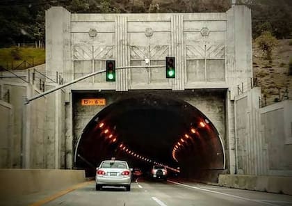 El túnel Caldecott de California recibirá US$267 millones para renovar pavimento, drenajes, ventilación e instalaciones eléctricas