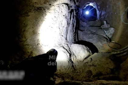 El túnel construido para intentar un el robo del banco en Montevideo