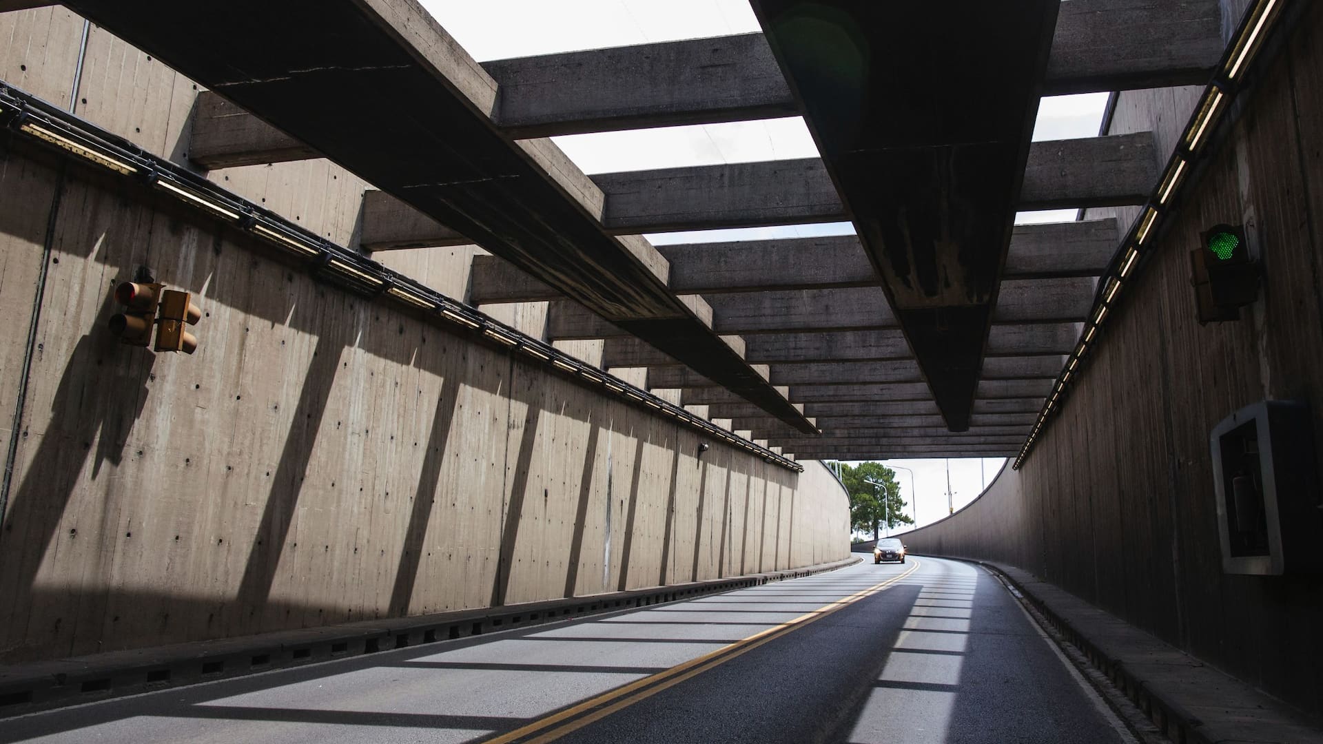 El túnel está conformado por 37 tubos de hormigón a 32 metros de profundidad.