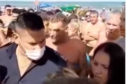 El Turco García protagonizó un confuso episodio en una playa de Mar del Plata: sufrió un robo y fue ovacionado.
