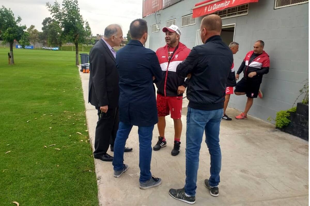 El Turco Mohamed esta mañana reunido con la dirigencia de Huracán.