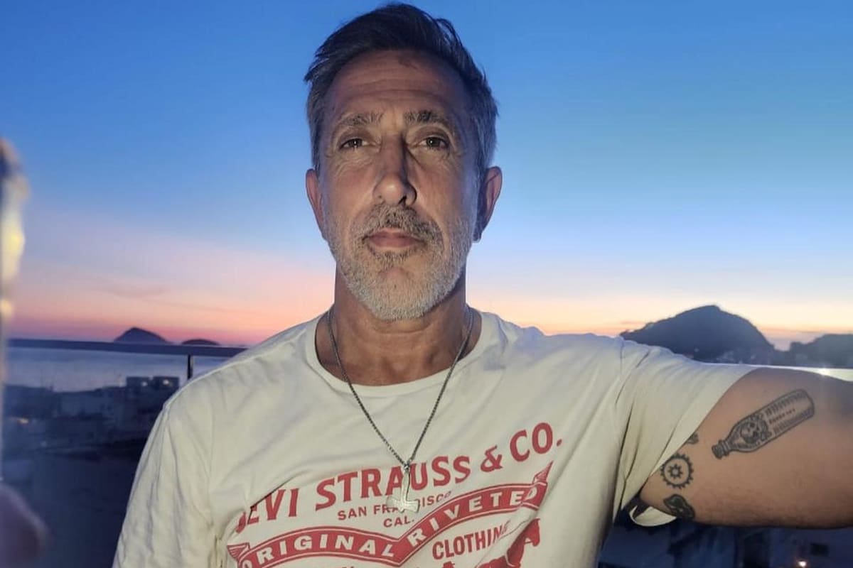 El Turco Naim mostró su nuevo tatuaje tras la separación de Emilia Attias