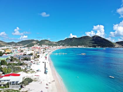 El turismo es la fuente principal de recursos, sobre todo el proveniente de Estados Unidos (constituye el 65% del total).