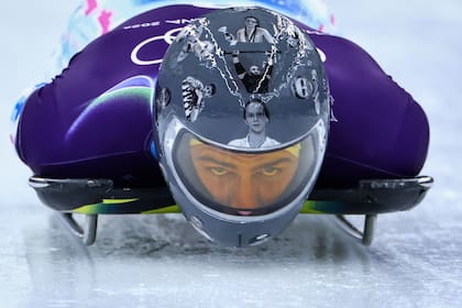 El ucraniano Vladyslav Heraskevych quiere competir en skeleton en los Juegos Olímpicos de Milano Cortina 2026 con un casco que conmemora a los compatriotas que murieron en la guerra... pero el COI no se lo permite